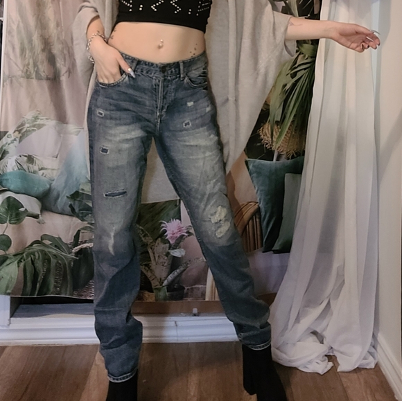 Distressed Boyfriend Jeans - Picture 8 of 9
